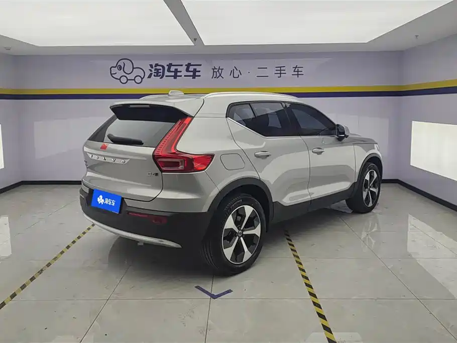 Volvo XC40 2023 — фото 3