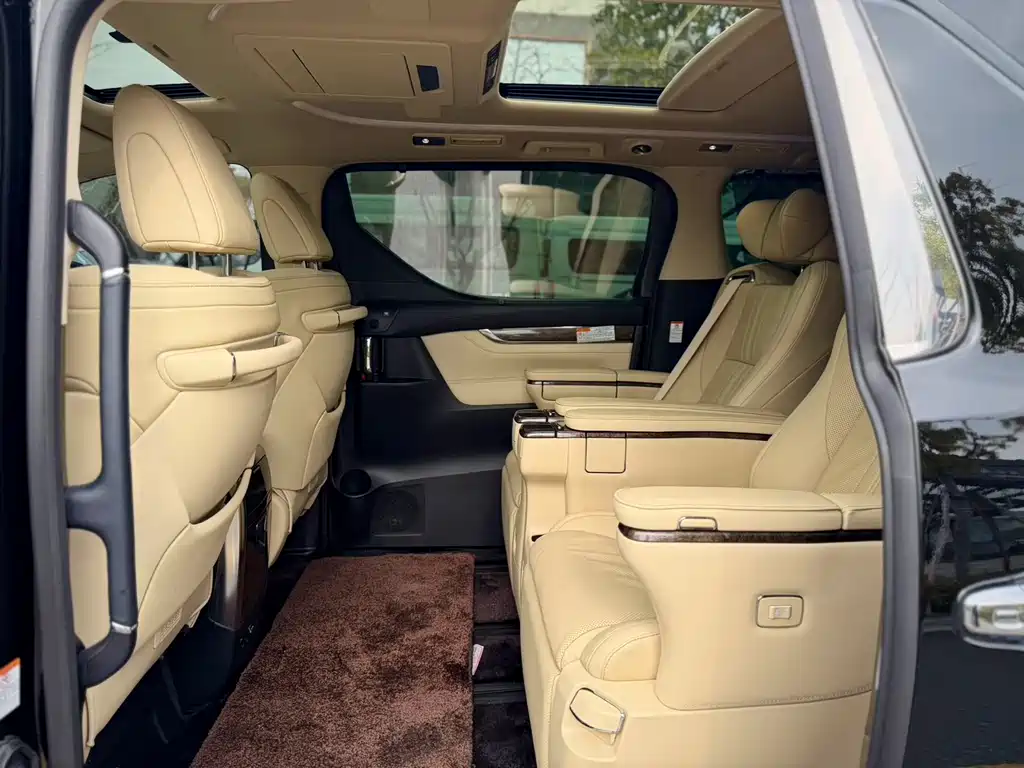 Toyota Alphard 2022 — фото 13