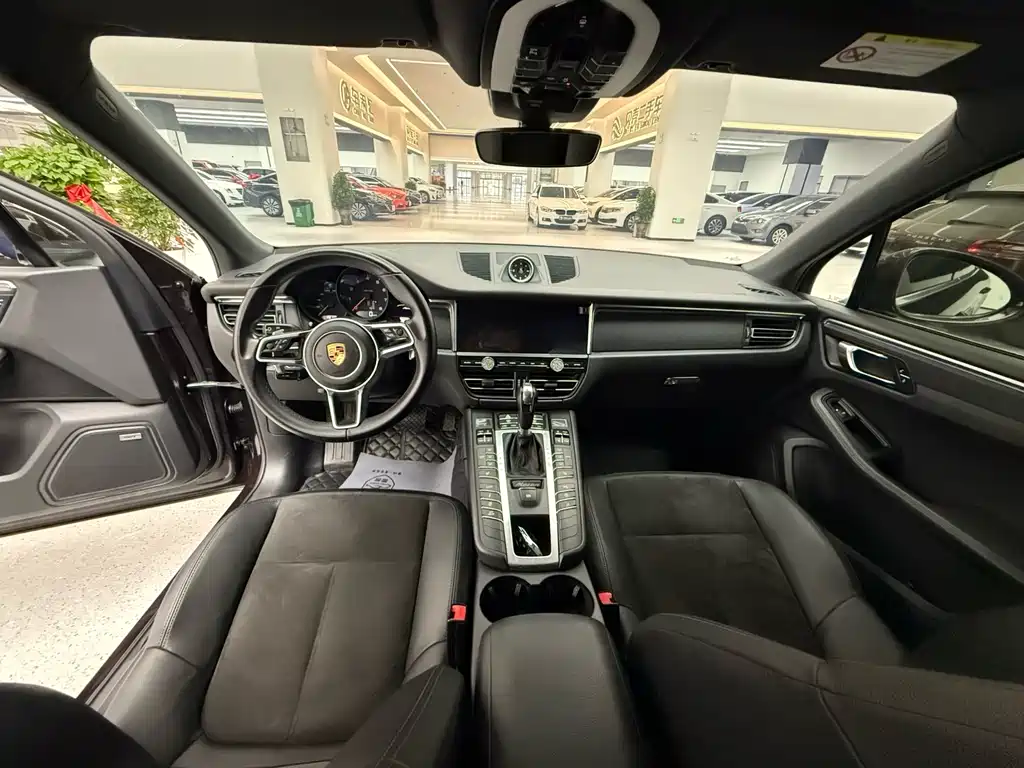 Porsche Macan 2019 — фото 13