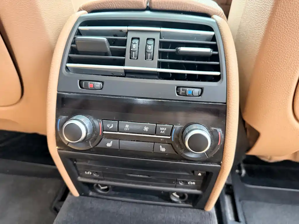 BMW 7 Series 2015 — фото 12