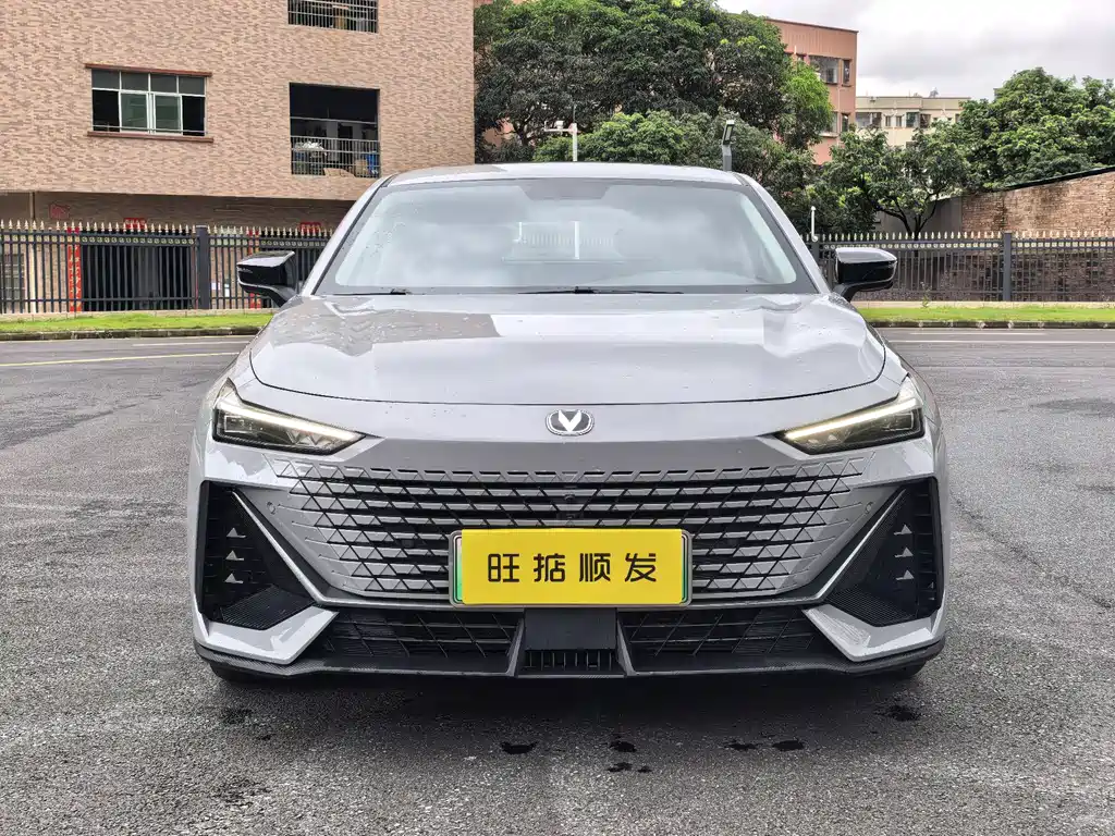 Changan UNI-V iDD 2023 — фото 2