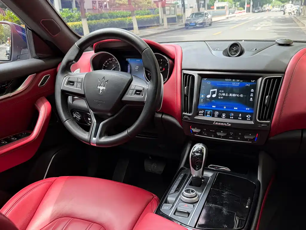 Maserati Levante 2018 — фото 13