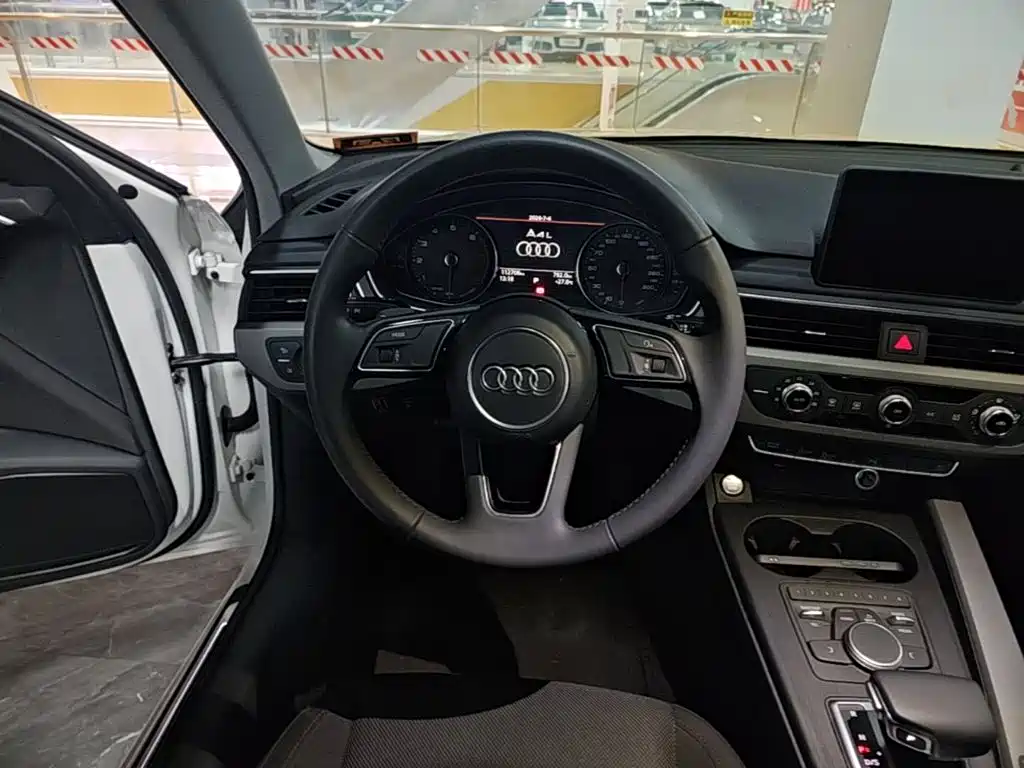 Audi A4L 2018 — фото 11