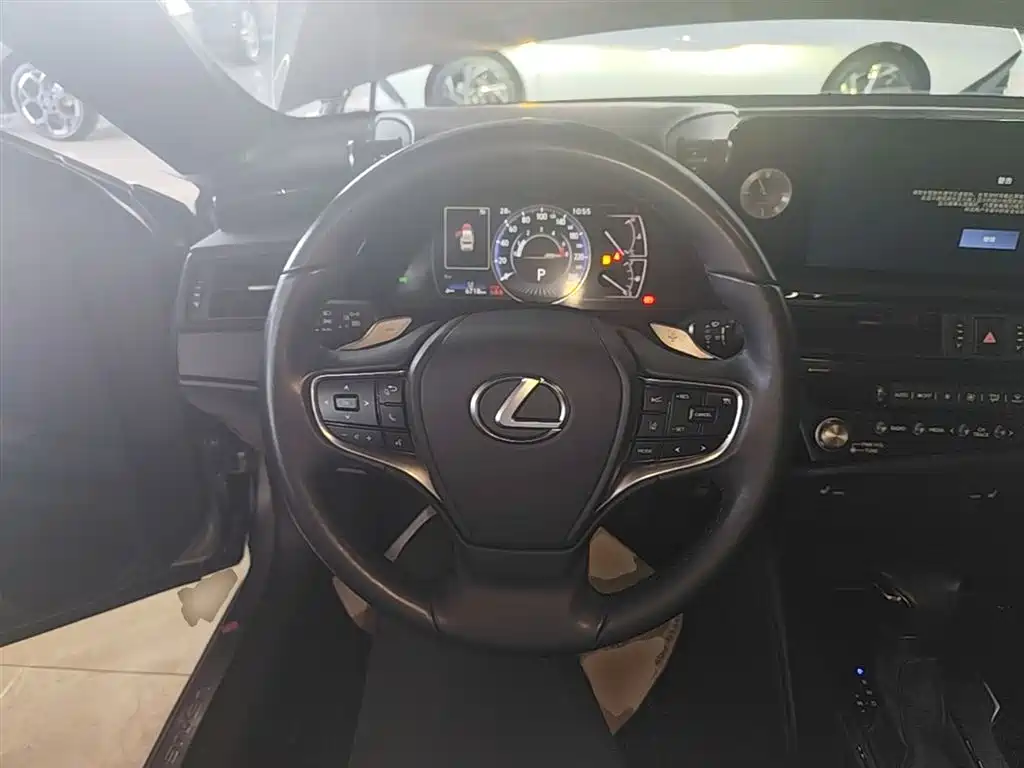 Lexus ES 2023 — фото 11