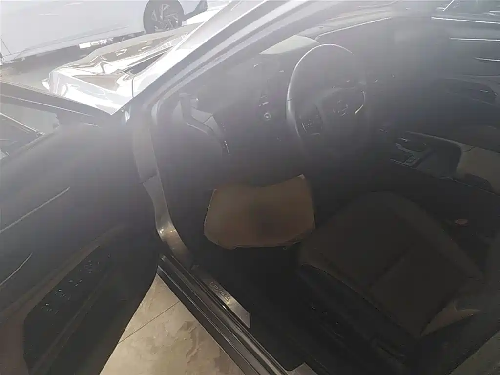 Lexus ES 2023 — фото 16