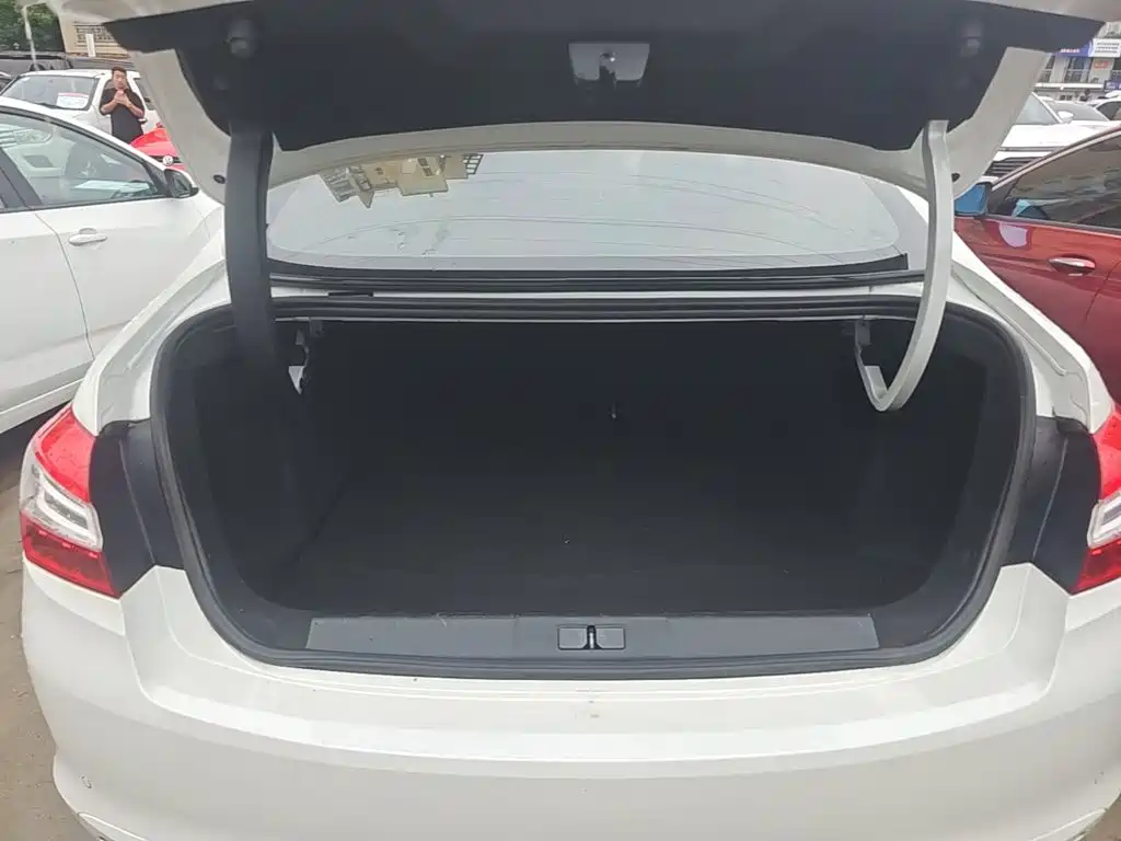 Peugeot 408 2016 — фото 15