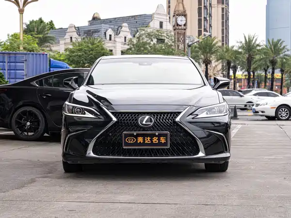 Lexus ES 2019