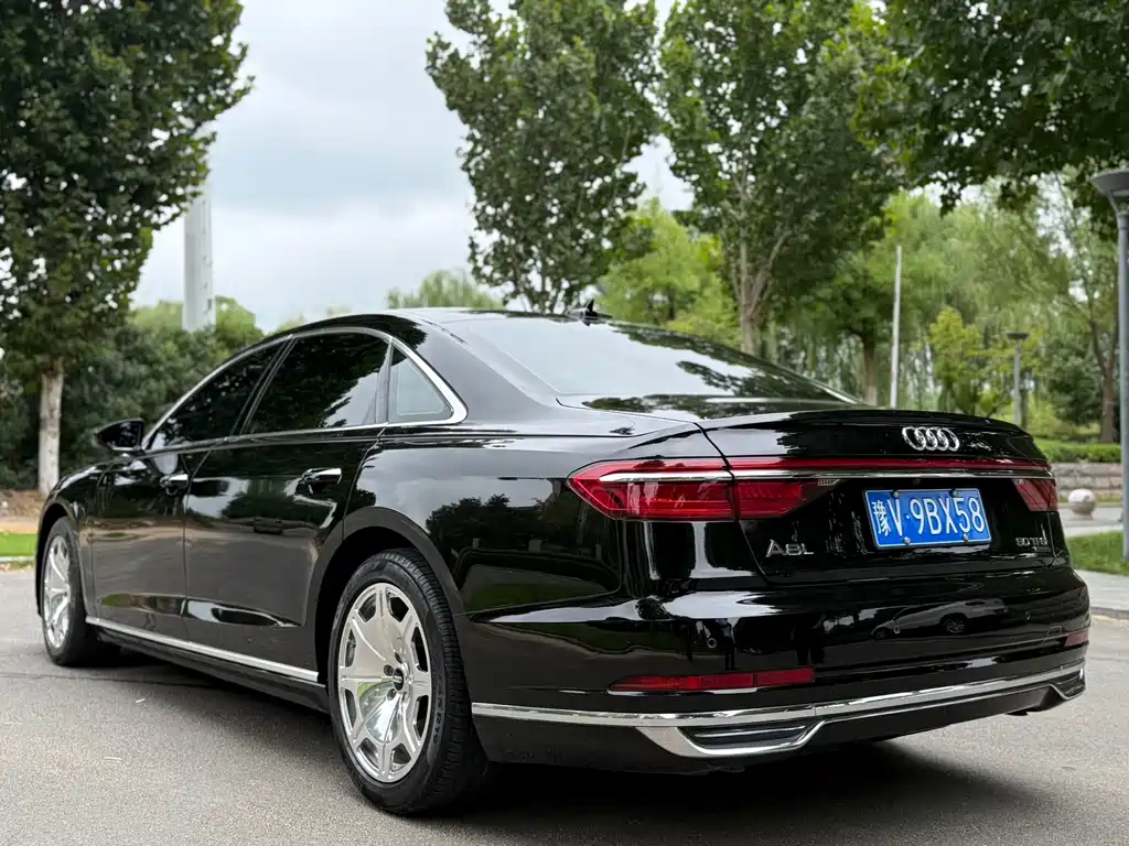 Audi A8 2022 — фото 7