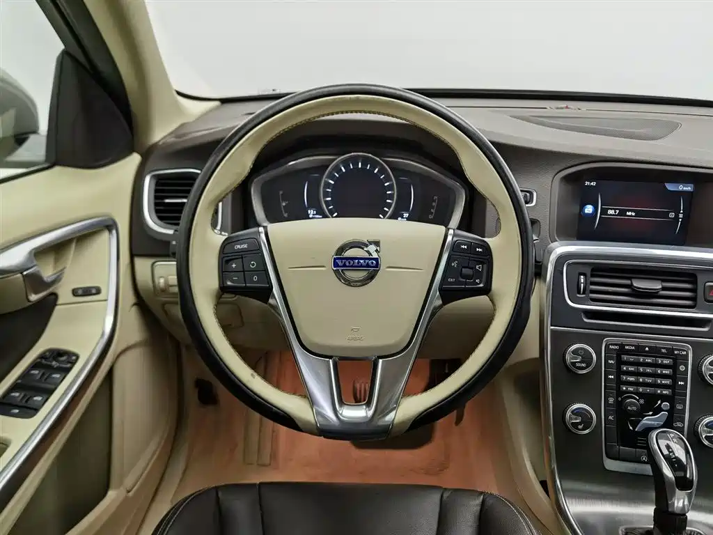 Volvo S60 2014 — фото 11