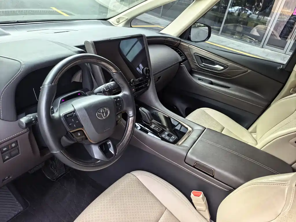 Toyota Alphard 2024