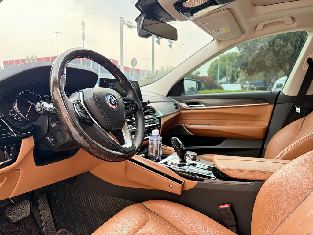 BMW 6 Series GT 2018 — фото 7