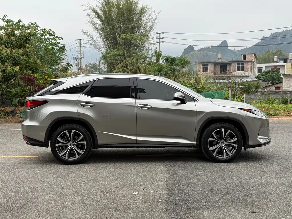 Lexus RX 2022 — фото 17