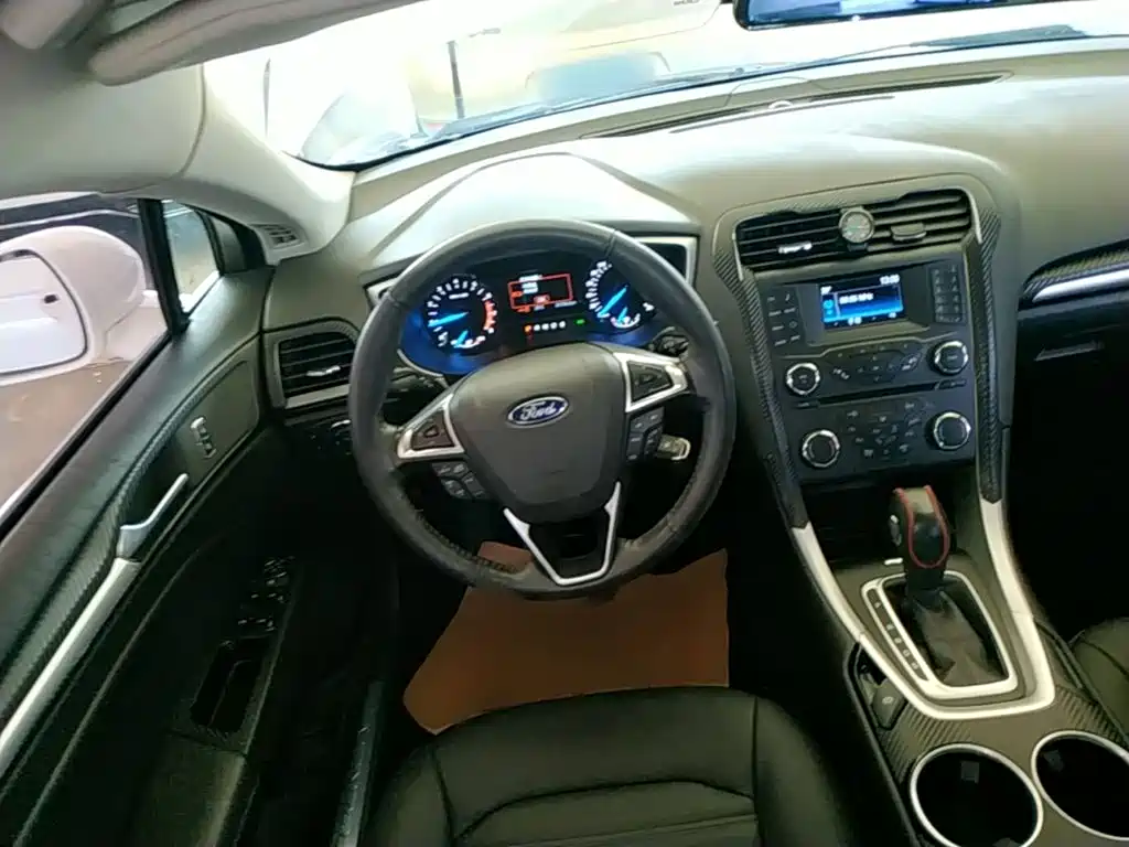 Ford Mondeo 2015 — фото 11
