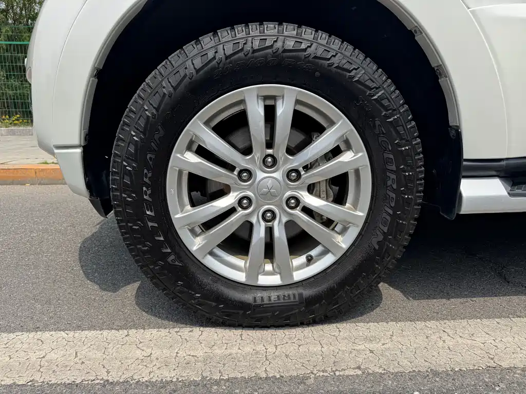 Mitsubishi Pajero 2018 — фото 4