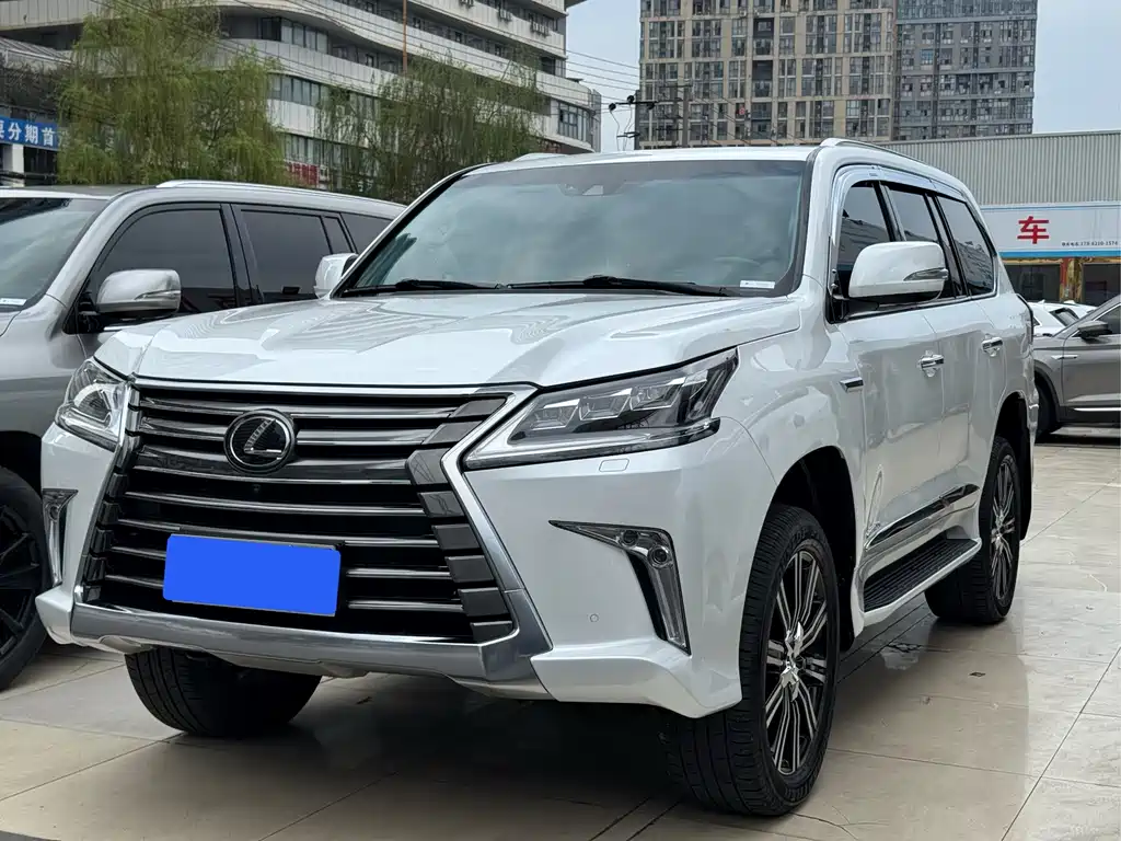 Lexus LX 2020 — фото 1
