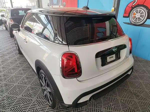 MINI MINI 2023