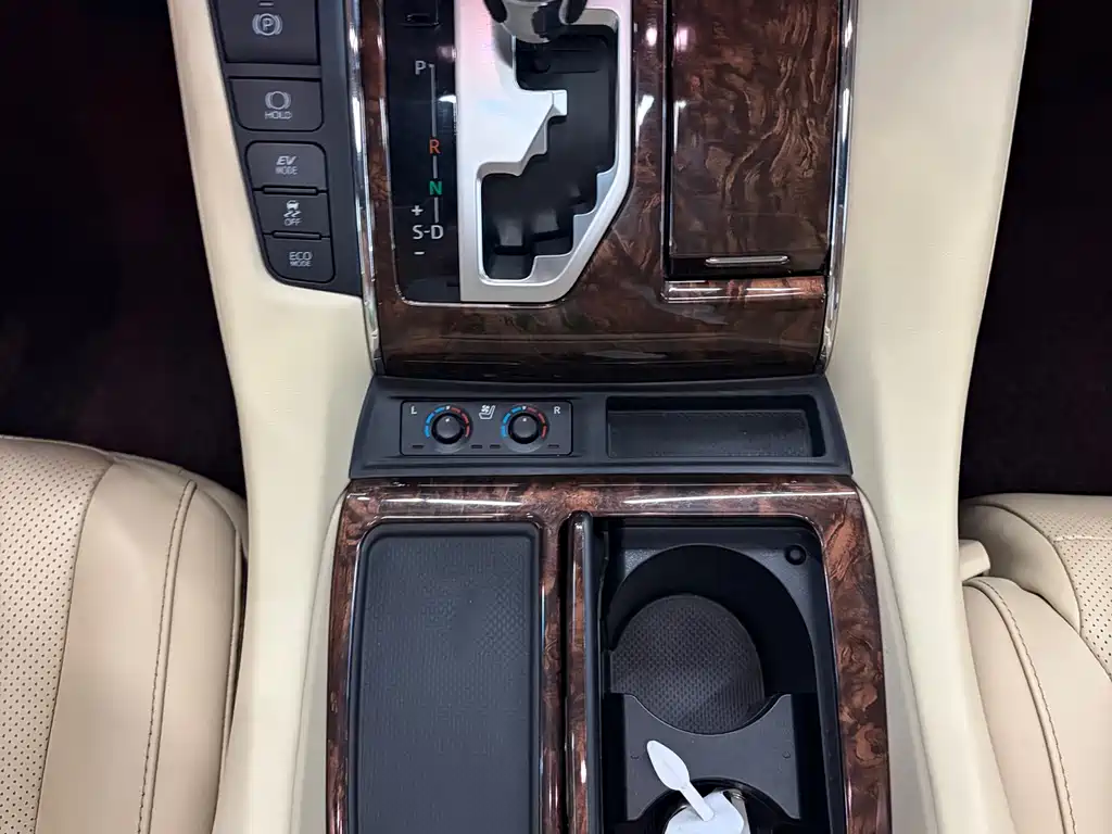 Toyota Alphard 2022 — фото 11