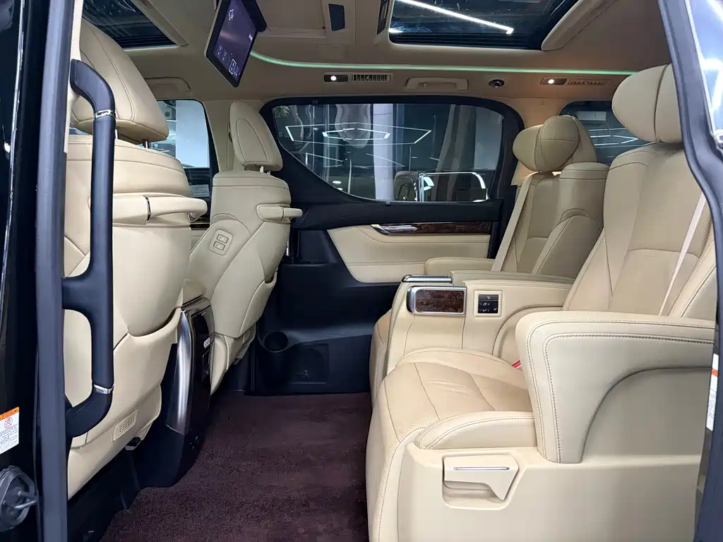 Toyota Alphard 2022 — фото 14