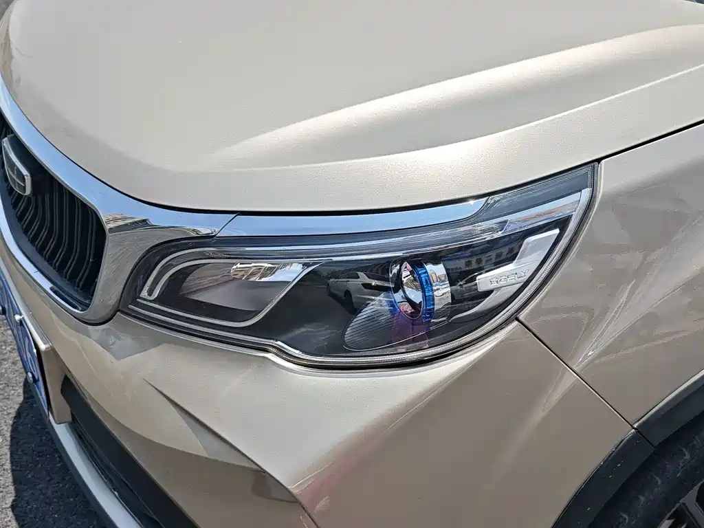Geely Vision X3 2022 — фото 15