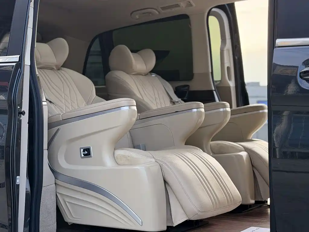 Mercedes-Benz V-Class 2021 — фото 14