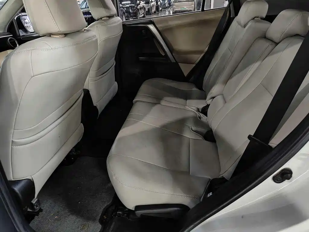 Toyota RAV4 2015 — фото 6