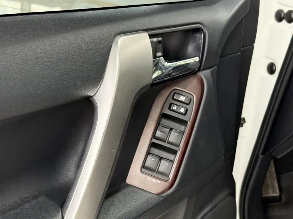 Toyota Prado 2016 — фото 16