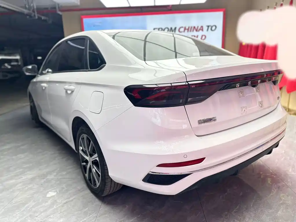Geely Emgrand 2023