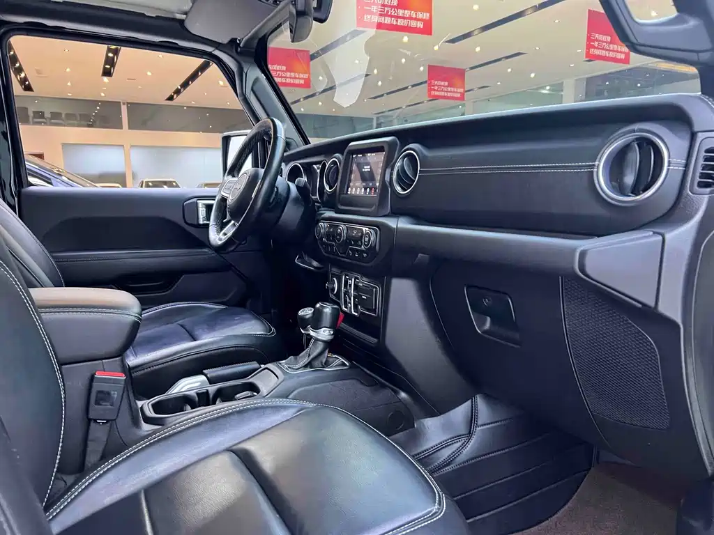 Jeep Wrangler 2021 — фото 15