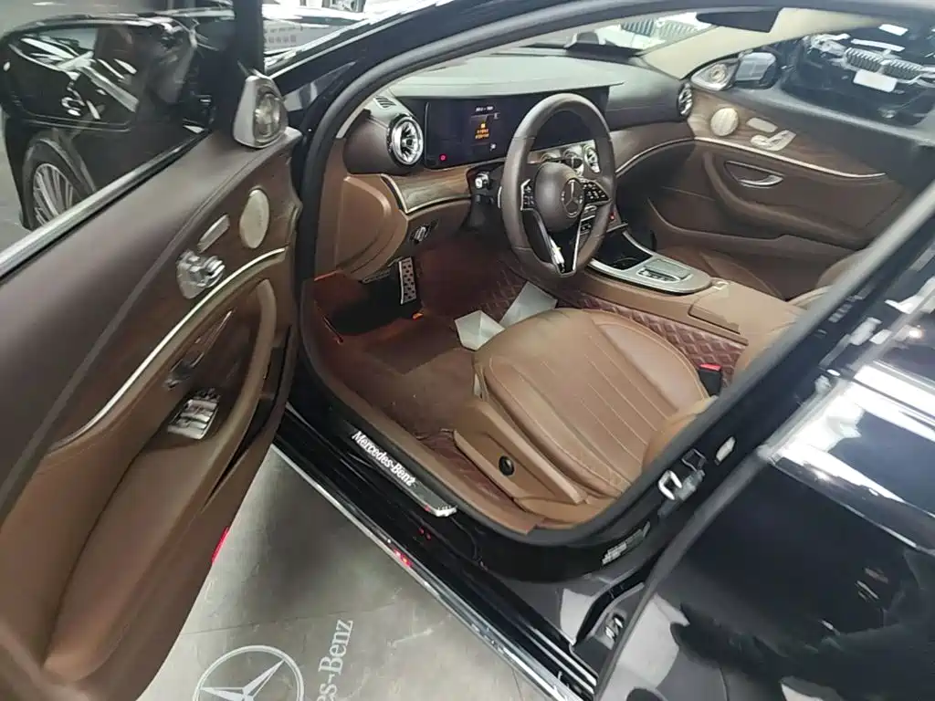 Mercedes-Benz E-Class 2021 — фото 16