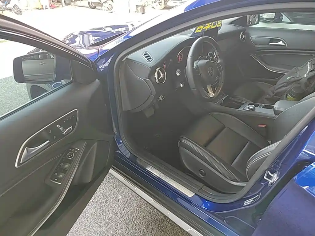 Mercedes-Benz GLA 2018 — фото 16