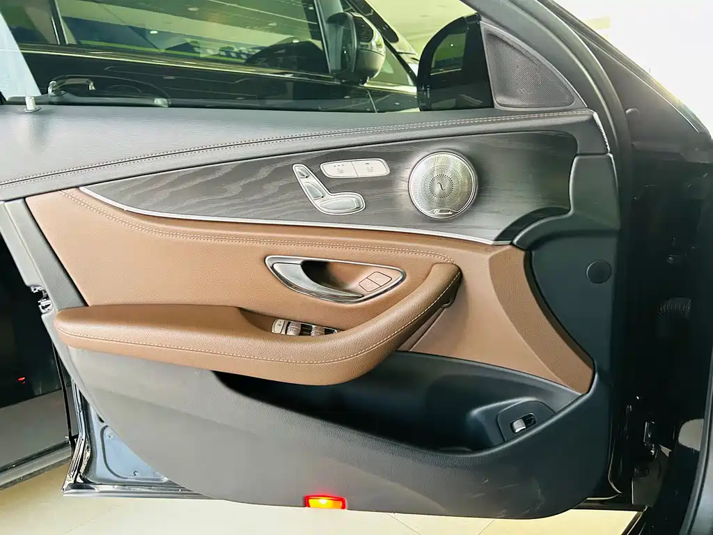 Mercedes-Benz E-Class 2022 — фото 14