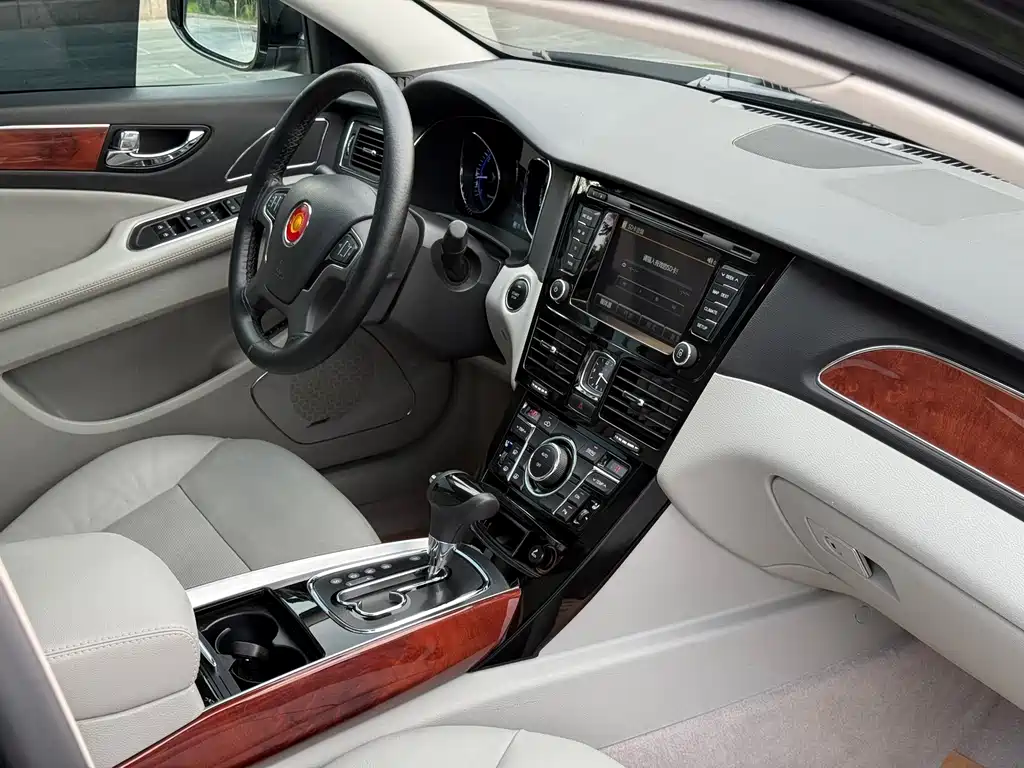 Hongqi H7 2015 — фото 16