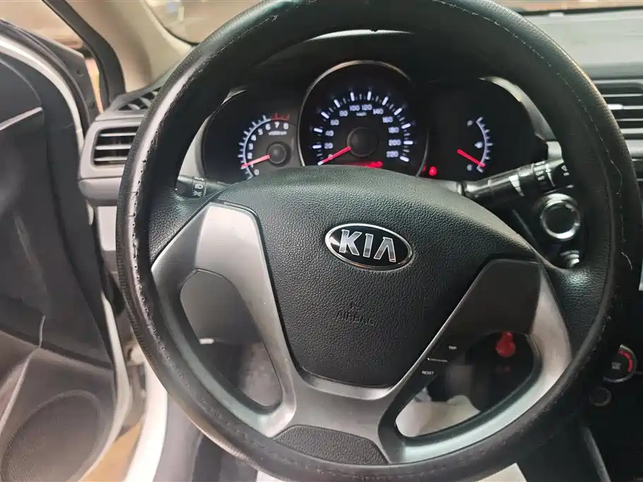 Kia K2 2015 — фото 15