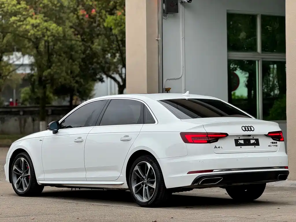 Audi A4L 2019 — фото 3