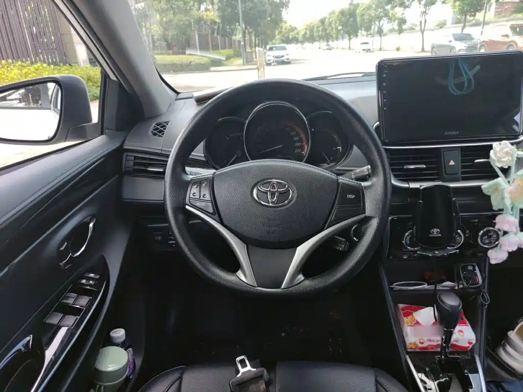 Toyota Yaris L 2023 — фото 6