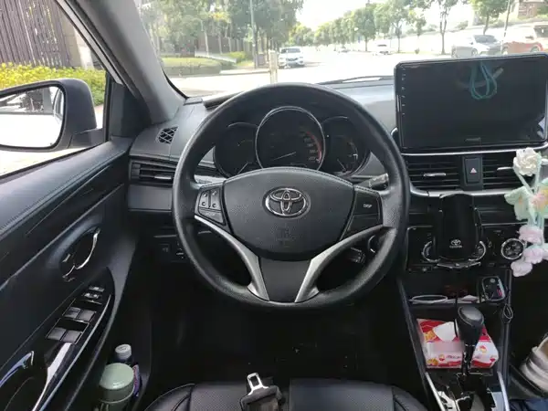 Toyota Yaris L 2023