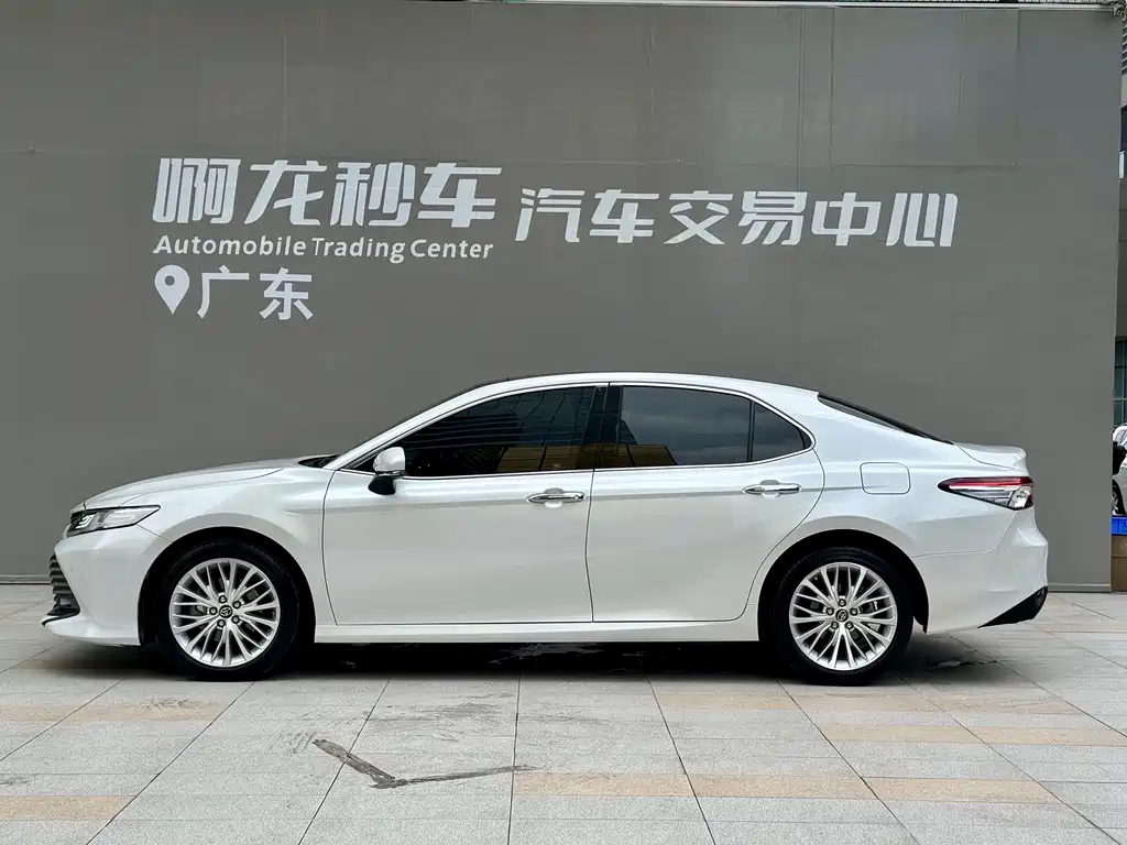 Toyota Camry 2020 — фото 4