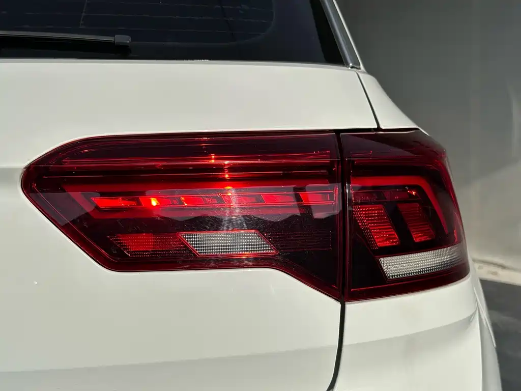 Volkswagen T-Roc 2022 — фото 8