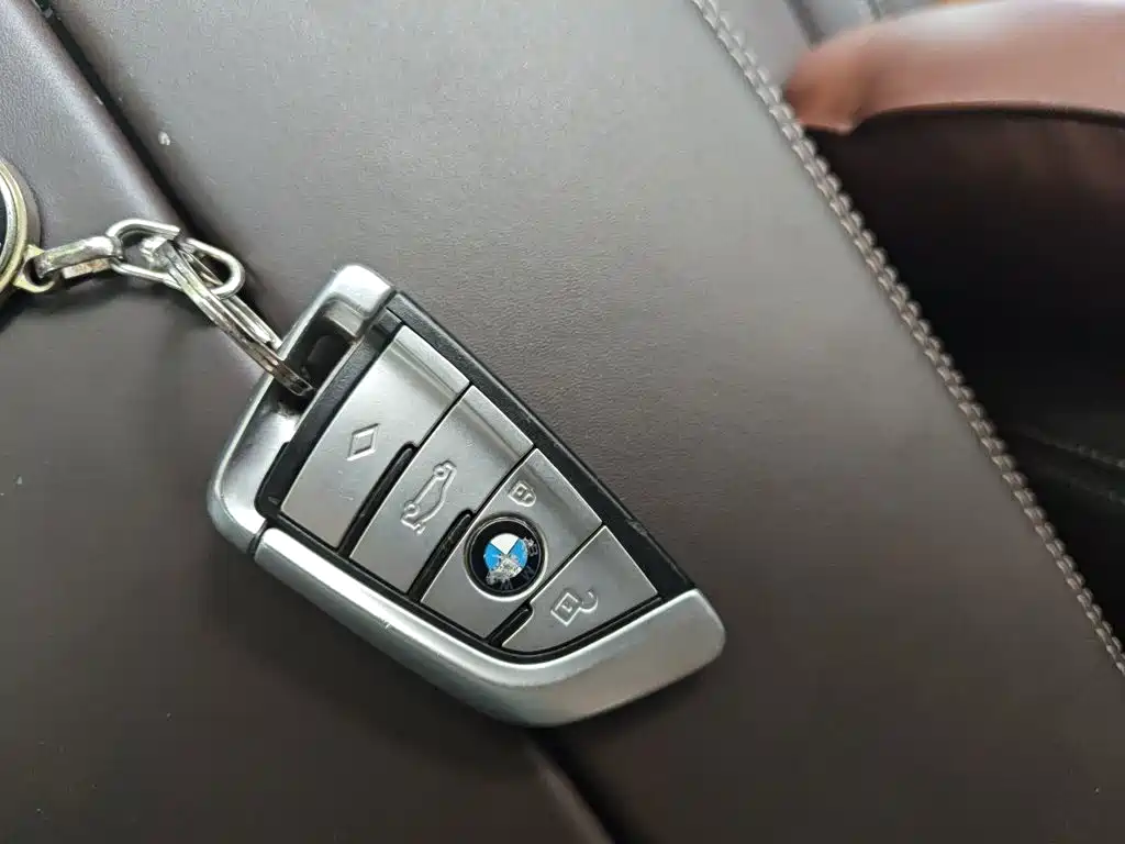 BMW 5 Series 2019 — фото 12