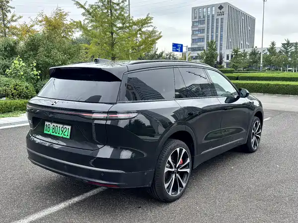 NIO ES8 2023