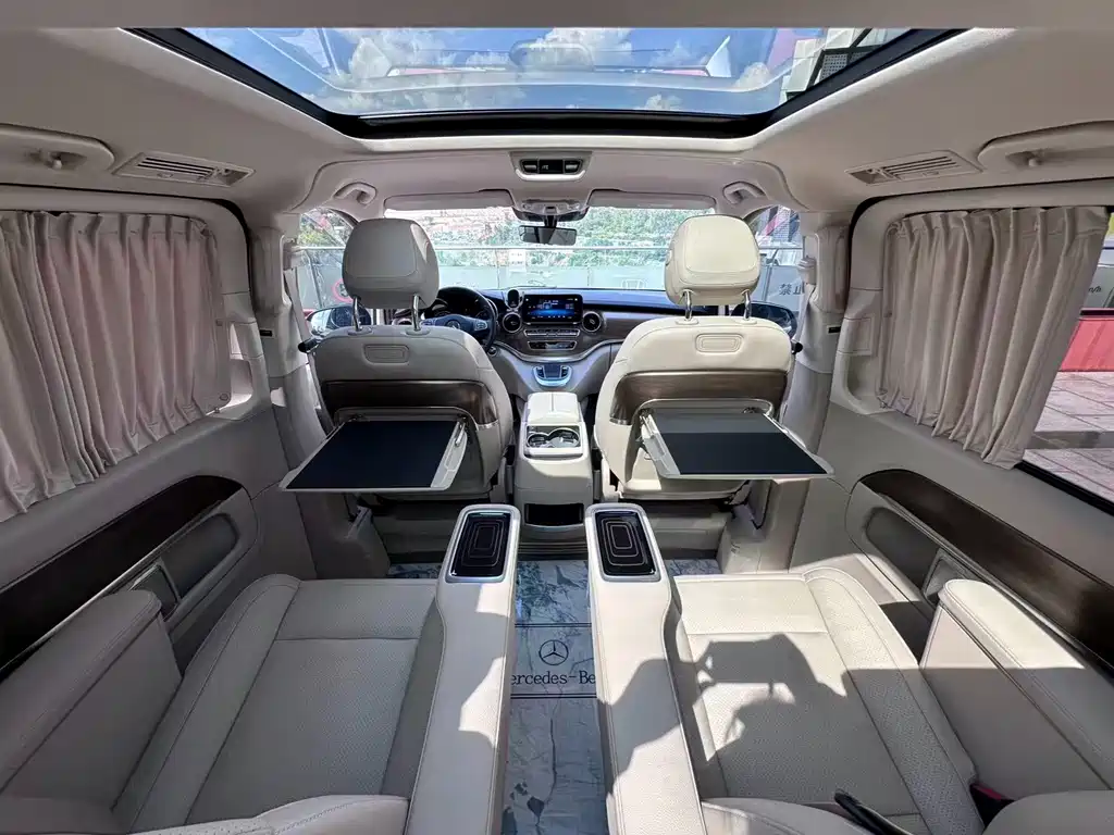 Mercedes-Benz V-Class 2024 — фото 12