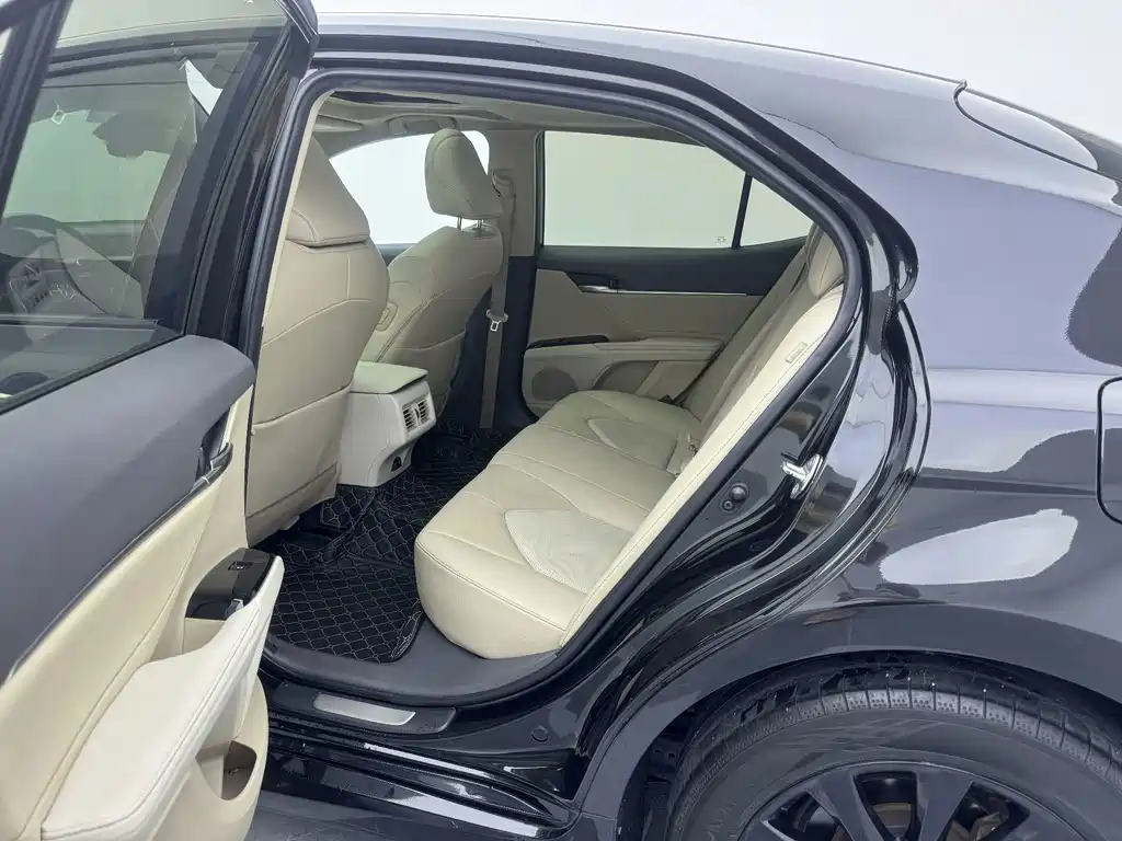 Toyota Camry 2020 — фото 12