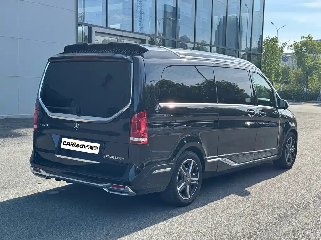 Mercedes-Benz V-Class 2023 — фото 3