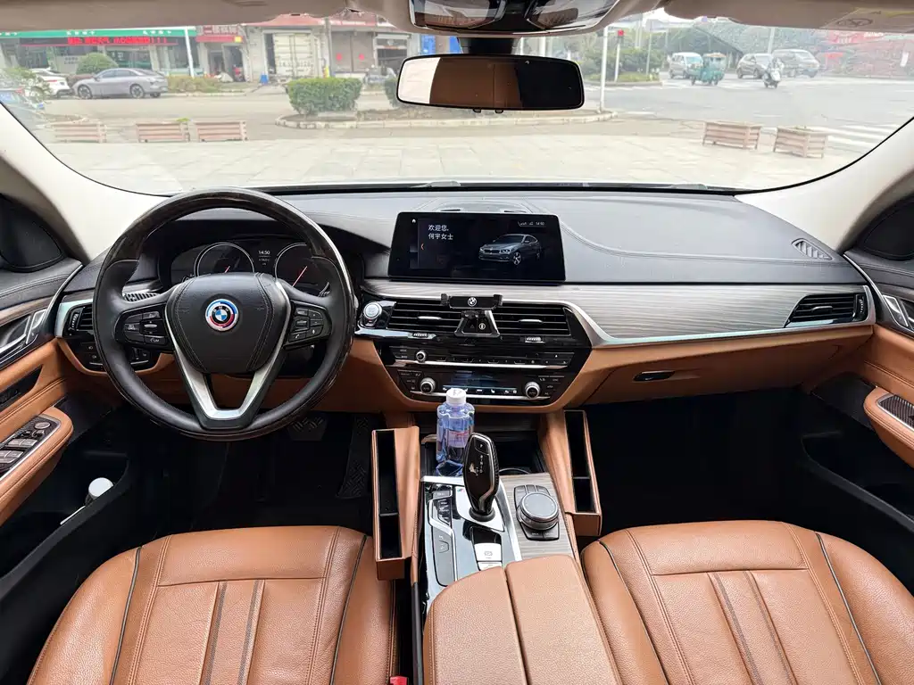 BMW 6 Series GT 2018 — фото 13