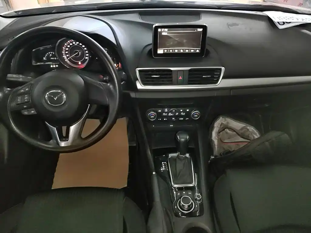 Mazda 3 Axela 2015 — фото 10