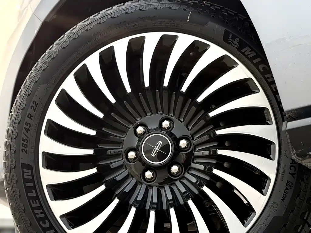 Lincoln Navigator 2022 — фото 16
