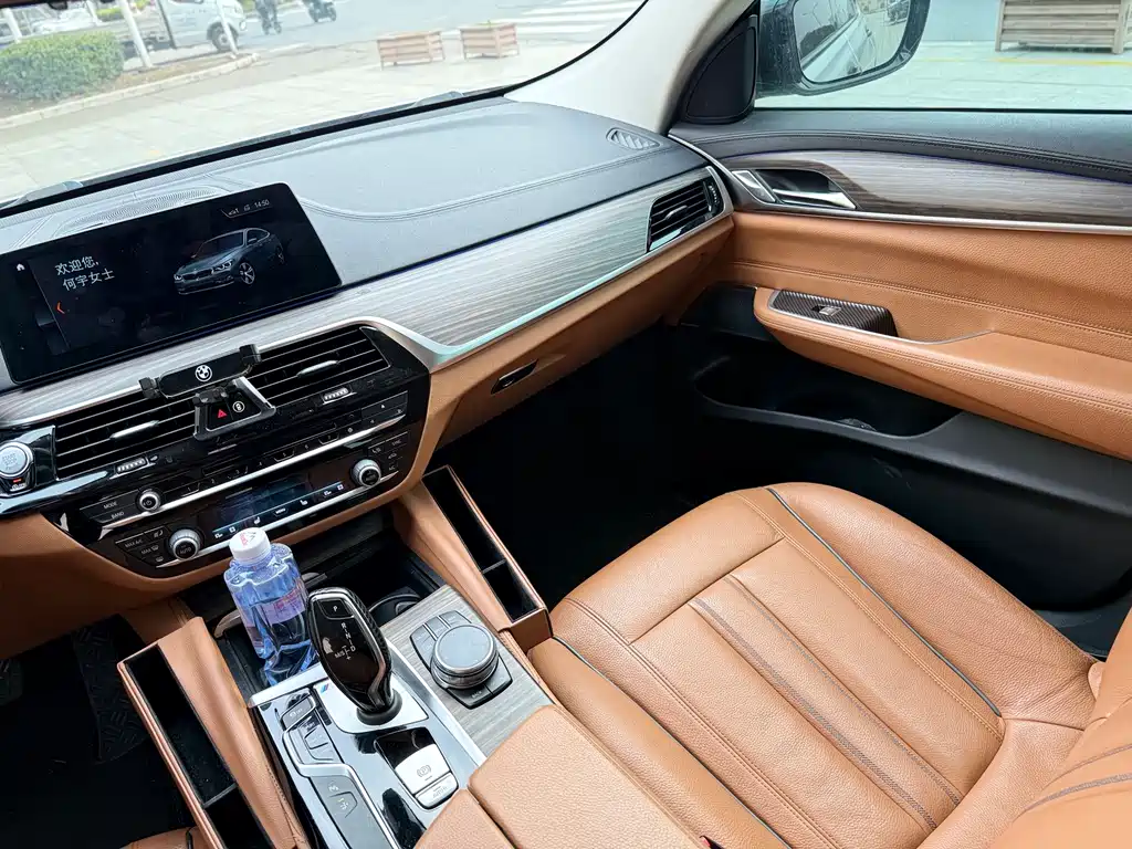 BMW 6 Series GT 2018 — фото 15