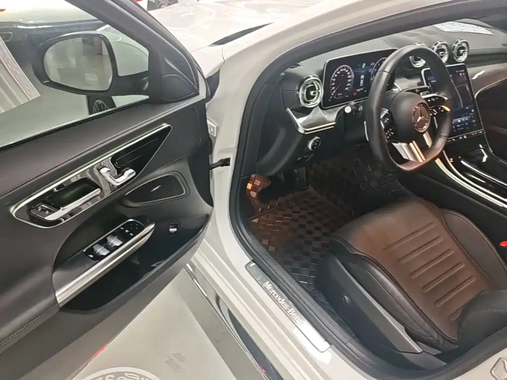 Mercedes-Benz C-Class 2023 — фото 16