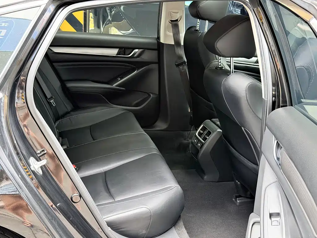 Honda Accord 2022 — фото 10
