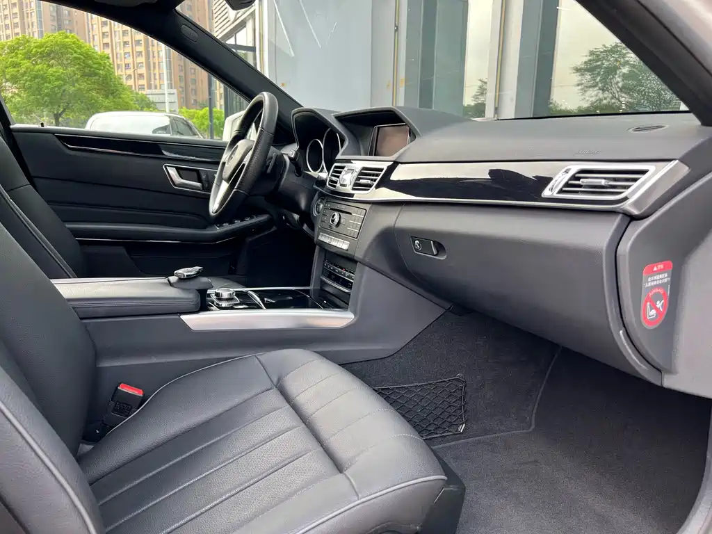 Mercedes-Benz E-Class 2016 — фото 19